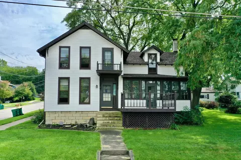 610 Porter St, Lemont, IL 60439