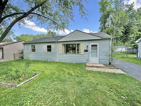 26 Golfview Ln, Carpentersville, IL 60110