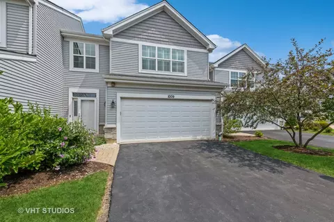 1009 Green Meadow Ave, Vernon Hills, IL 60061