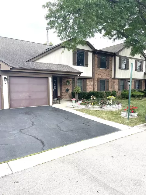 367 Greystone Ct #B2, Schaumburg, IL 60193