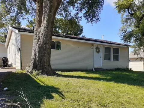 215 Sioux Ave, Carpentersville, IL 60110