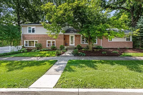847 N La Grange Rd, La Grange Park, IL 60526