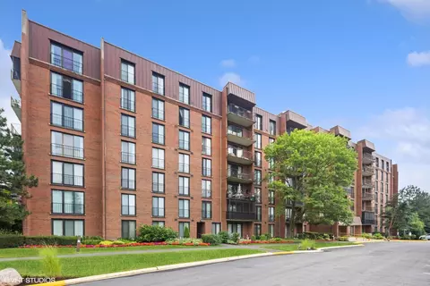 111 Acacia Dr #407, Indian Head Park, IL 60525