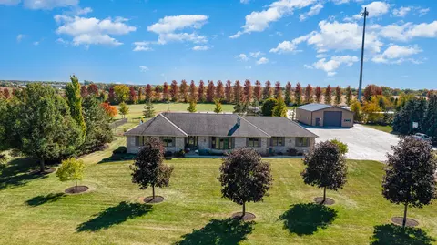 2109 Vankalker Dr, Crete, IL 60417