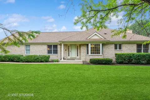 4407 Ivy Dr, Glenview, IL 60025