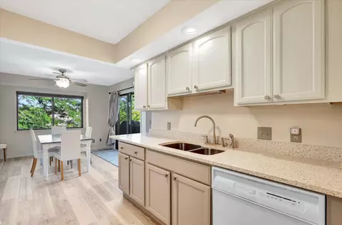 2116 Sunview Dr #2116, Champaign, IL 61821 photo 10
