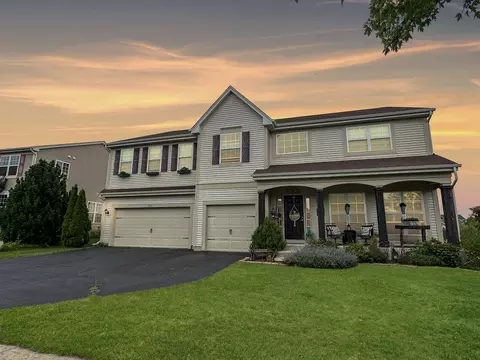 1071 Shoreline Dr, Pingree Grove, IL 60140