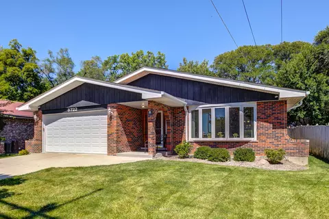 8722 103rd St, Palos Hills, IL 60465
