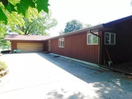 317 E Oak St, Chatsworth, IL 60921 photo 2