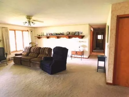 317 E Oak St, Chatsworth, IL 60921 photo 5