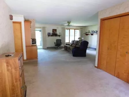 317 E Oak St, Chatsworth, IL 60921 photo 3
