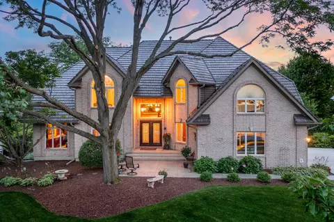 1235 Hamilton Ln, Naperville, IL 60540