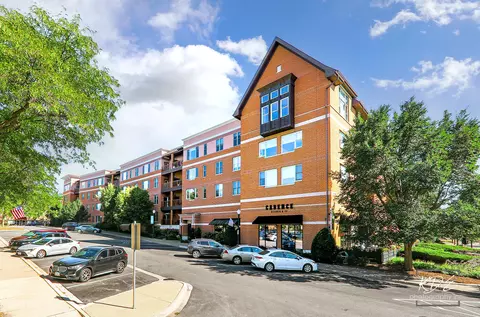 935 Burlington Ave #106, Downers Grove, IL 60515