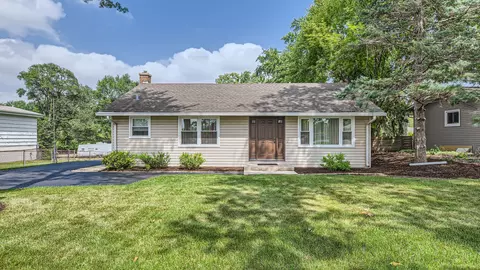 924 Maple Ave, Lisle, IL 60532