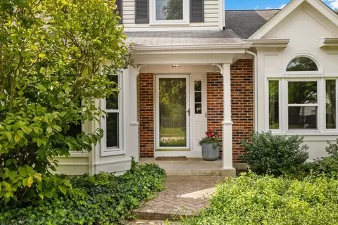 25 Newfield Dr, Buffalo Grove, IL 60089