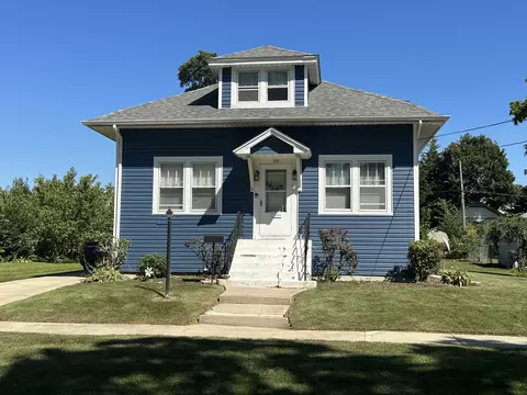 831 Bellevue Ave, Elgin, IL 60120