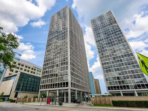 340 W Diversey Pkwy #2119, Chicago, IL 60657