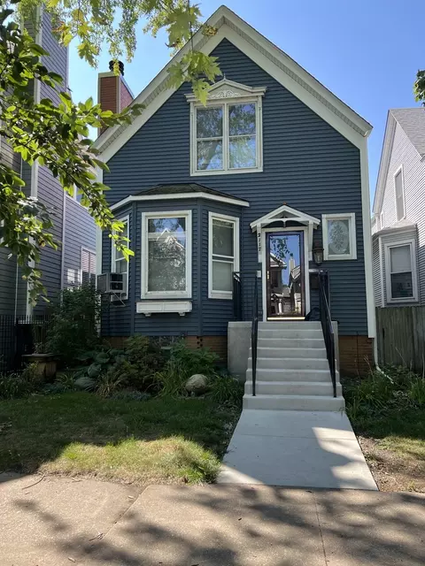 2117 W Waveland Ave, Chicago, IL 60618