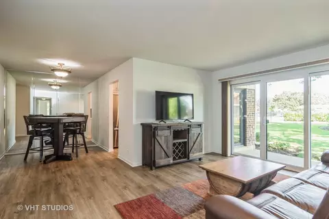 547 Greystone Ln #D1, Wheeling, IL 60090 photo 3