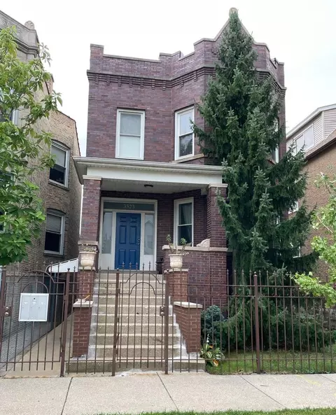3523 W Dickens Ave, Chicago, IL 60647