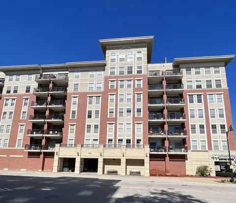 656 Pearson St #407C, Des Plaines, IL 60016