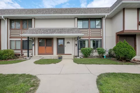 5608 Santa Cruz Dr, Hanover Park, IL 60133