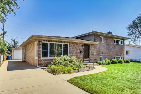 711 N Eastman Dr, Mount Prospect, IL 60056