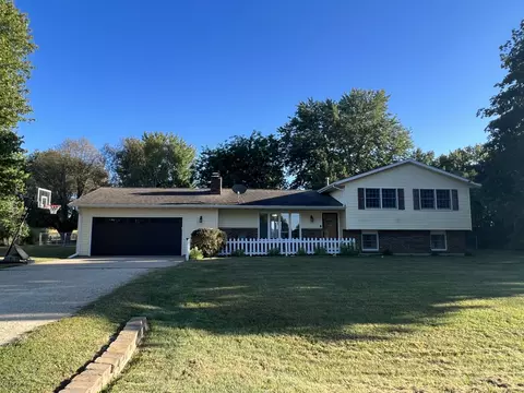 28053 Buena Vista Dr, Rock Falls, IL 61071