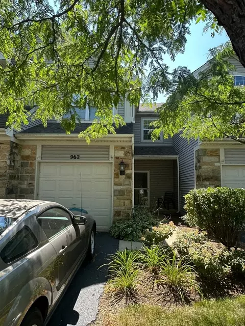 962 Mesa Dr, Lake In The Hills, IL 60156