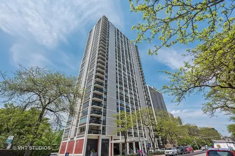 1455 N Sandburg Ter #1508B, Chicago, IL 60610