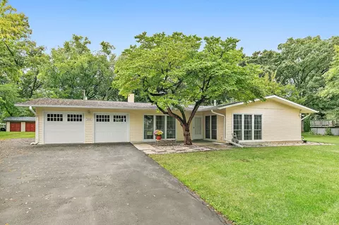 1026 Oak Ridge Rd, Carpentersville, IL 60110