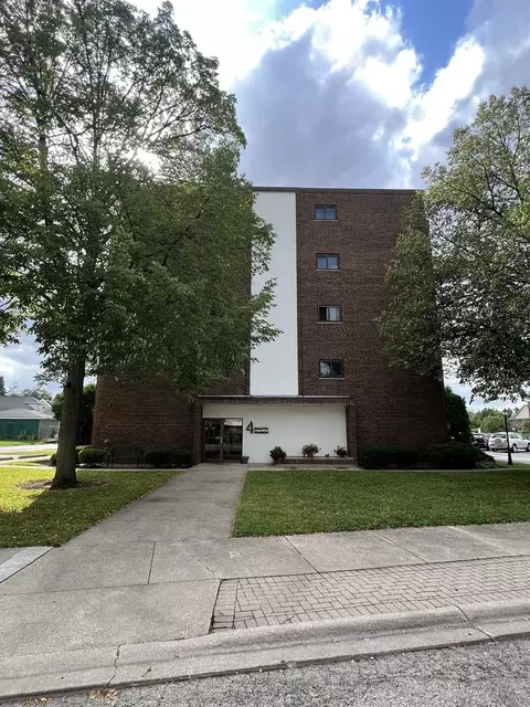 4 S Mason St #105, Bensenville, IL 60106