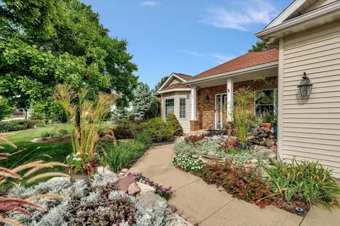 1104 Prestwick Pt, Champaign, IL 61822