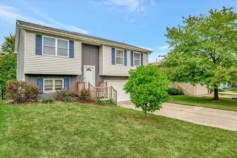1312 Challis Dr, Bloomington, IL 61704