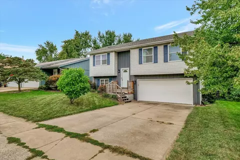 1312 Challis Dr, Bloomington, IL 61704 photo 2