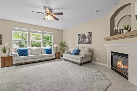 1827 Steffen Dr, Hoffman Estates, IL 60192 photo 14