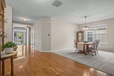 1827 Steffen Dr, Hoffman Estates, IL 60192 photo 5