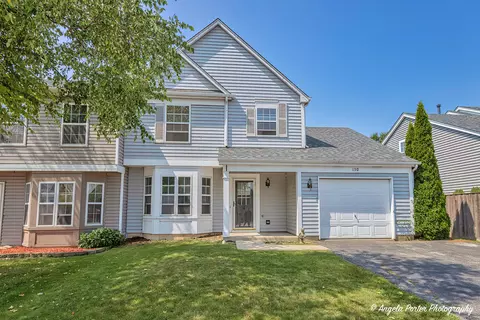 130 Pinehurst Dr, Mundelein, IL 60060