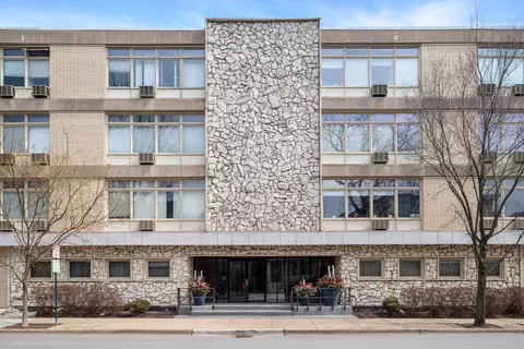 222 Marion St #1A, Oak Park, IL 60302