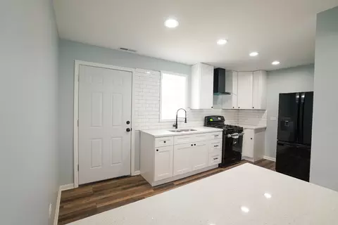 646 Frances St, Phoenix, IL 60426 photo 3