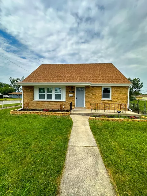 800 E 152nd St, Phoenix, IL 60426
