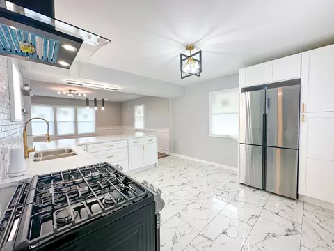 800 E 152nd St, Phoenix, IL 60426 photo 5