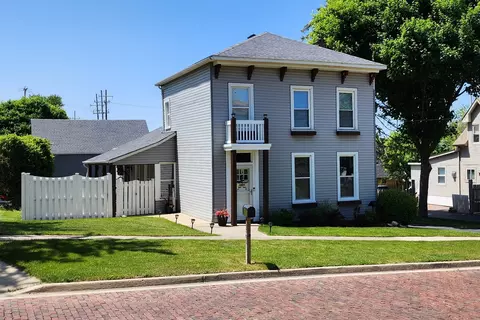 10805 N Woodstock St, Huntley, IL 60142