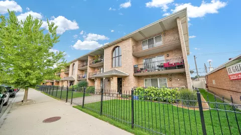 6525 W 63rd St #3A, Chicago, IL 60638