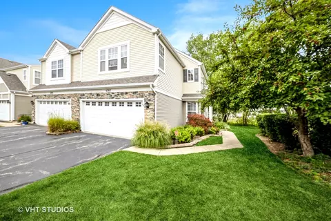 6787 Slate Dr, Carpentersville, IL 60110