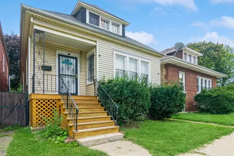 8553 S Saginaw Ave, Chicago, IL 60617