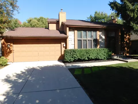 1281 Golf View Dr, Woodridge, IL 60517
