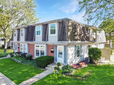 2235 Ramsey Cir, Schaumburg, IL 60194