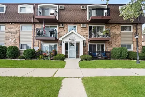 6430 Pamela Ln #8, Chicago Ridge, IL 60415