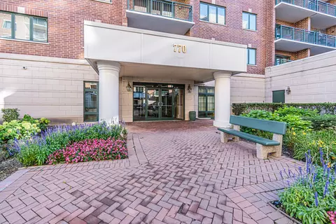 770 Pearson St #2-703, Des Plaines, IL 60016 photo 2